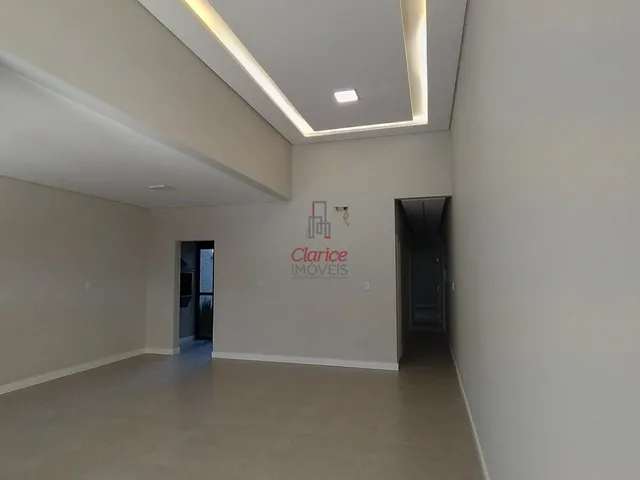 Imagem 6: P style="line-height: 1;">Casa com 3 quartos, sendo 1 suíte ao lado do Portal de São