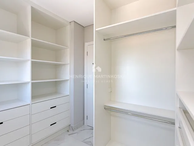 Imagem 6: Casa Sobrado no Pinheirinho-Curitiba-PR à venda 3 quartos, 5 vagas