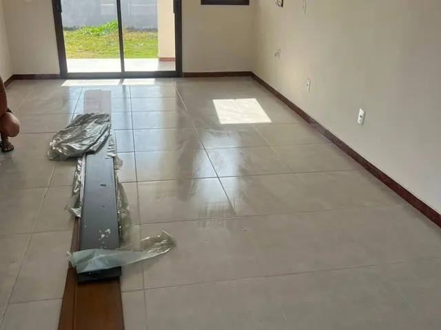 Imagem 2: Casa à Venda em Garopaba-SC, Bairro Areias da Palhocilha: 2 quartos, 2 suítes, 1 sala