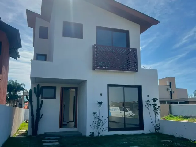 Imagem 10: Casa à Venda em Garopaba-SC, Bairro Areias da Palhocilha: 2 quartos, 2 suítes, 1 sala