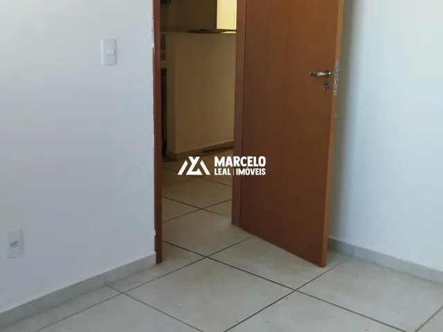Imagem 2: Alugo, apto padrão de 1º andar com 2/4 e armários na cozinha em condomínio com