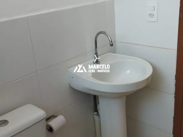 Imagem 10: Alugo, apto padrão de 1º andar com 2/4 e armários na cozinha em condomínio com