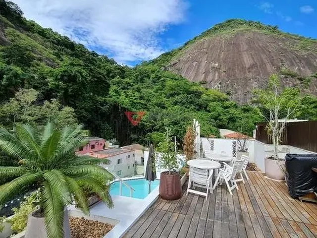 Imagem: A casa possui 4 Dormitórios, 2 Suítes, 5 Banheiros, 2