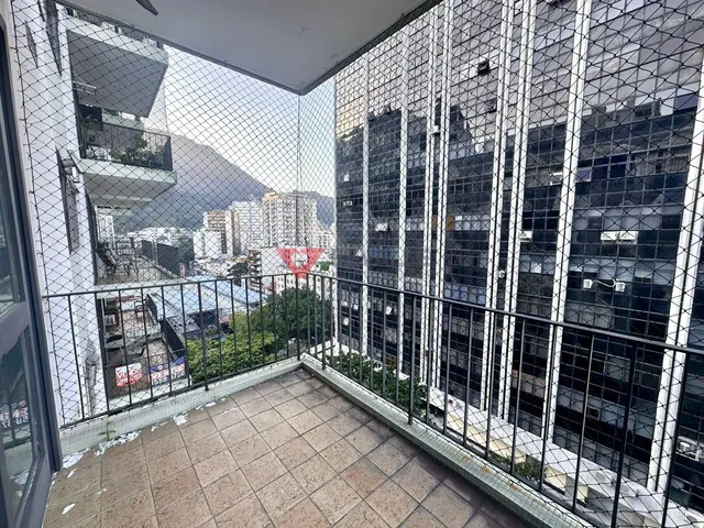 Imagem: O apartamento possui 1 Dormitório, 2 Banheiros, 1 Vaga na