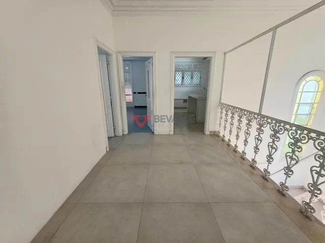 Imagem 2: Casa à venda em Laranjeiras: 300m², 5 quartos, R$ 2.500.000