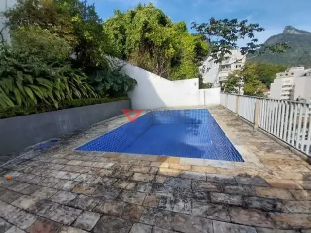 Imagem: A casa possui 5 Dormitórios, 2 Suítes, 9 Banheiros, 1