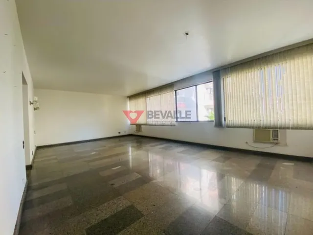 Imagem: O apartamento possui 3 Dormitórios, 1 Suíte, 4 Banheiros,