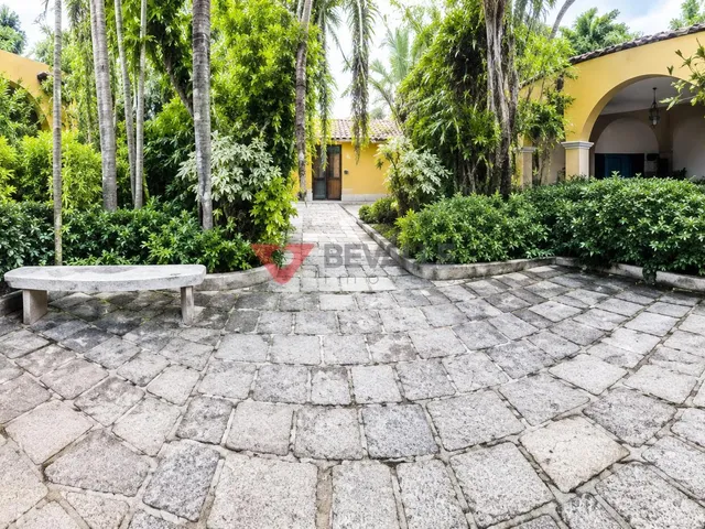 Imagem 2: Casa Duplex na Barra da Tijuca RJ com 6 Dormitórios e 5 Suítes