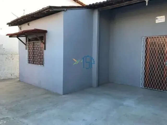 Imagem: A casa possui 3 Dormitórios, 1 Banheiro, 2 Vagas na
