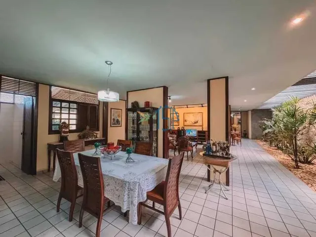 Imagem 2: Casa Candelária - Casa Alto Padrão / casa em Candelária confortável e muito espaço c