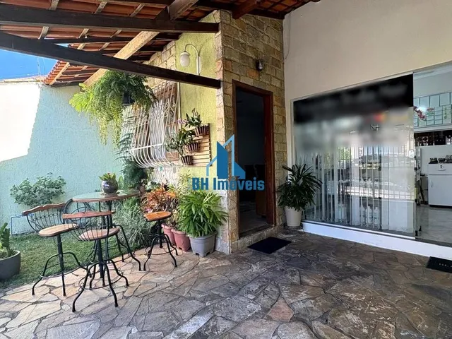 Imagem: Casa Geminada À Venda com 3 Quartos, 100M²
