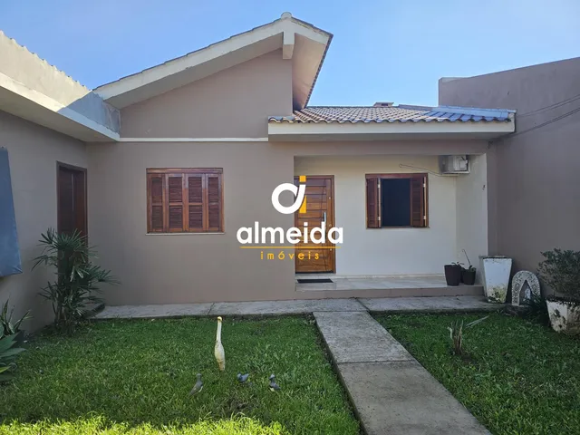 Imagem: A casa possui 2 Dormitórios, 1 Suíte, 2 Banheiros, 2