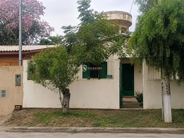 Imagem: Casa com 2 quartos e pátio à venda no