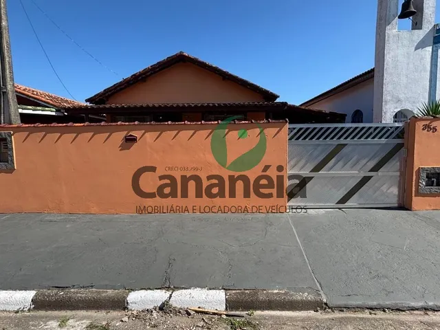 Imagem 2: Casa Confortável e Ampla com 5 Dormitórios para Venda no Bairro do Rocio em Cananéia/Sp
