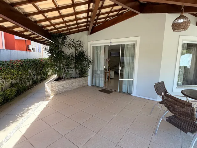 Imagem 6: Venda Casa de Luxo em Condomínio Univillas - 4 Quartos, 3 Suítes, Piscina