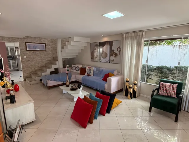 Imagem 7: Venda Casa de Luxo em Condomínio Univillas - 4 Quartos, 3 Suítes, Piscina