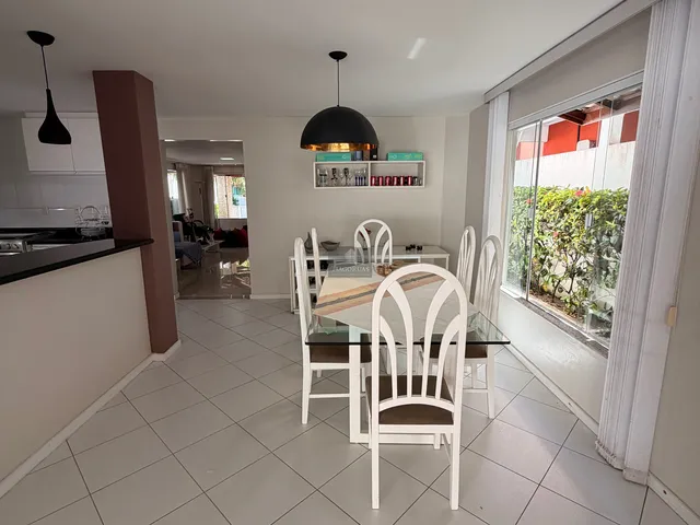Imagem 5: Venda Casa de Luxo em Condomínio Univillas - 4 Quartos, 3 Suítes, Piscina