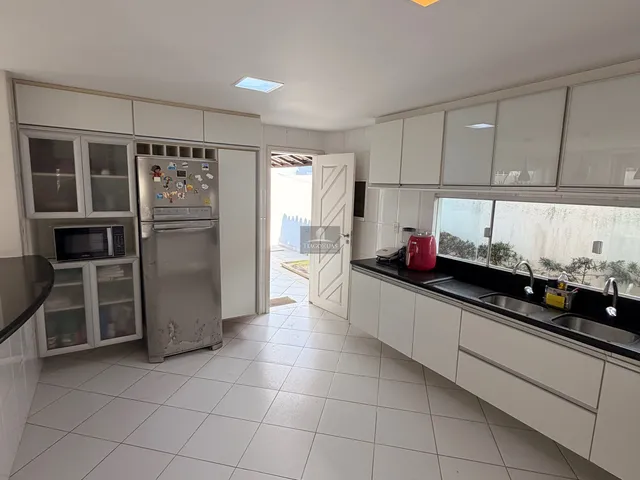 Imagem 4: Venda Casa de Luxo em Condomínio Univillas - 4 Quartos, 3 Suítes, Piscina