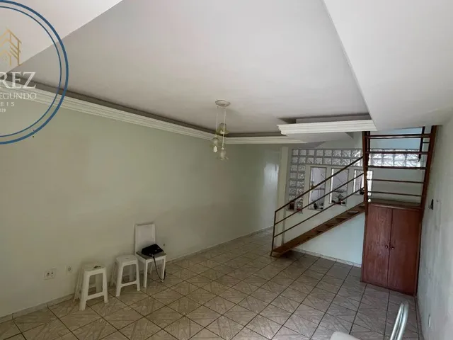 Imagem 2: Apto Duplex 3/4 nos Barris na Rua do Salete, Acesso de Escada, 1° Andar, Ótima Localização!