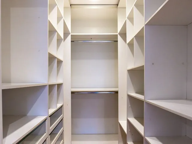 Imagem 3: Apartamento para venda em Pinheiros com 4 quartos, sendo 1 suíte, 121m²