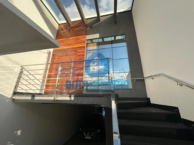 Imagem: CASA COM GARAGEM SUBTERRANEA A VENDA NO