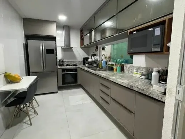 Imagem 11: Vendo linda Casa com piscina privativa e no condomínio com 4 suítes amplas, reformada