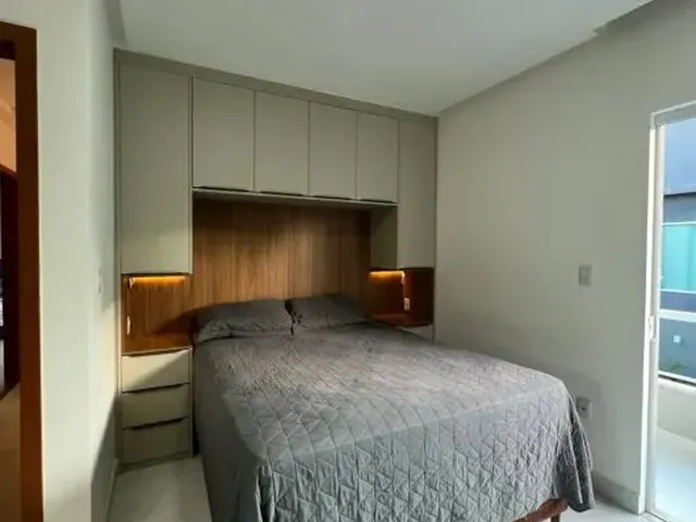 Imagem 5: Vendo linda Casa com piscina privativa e no condomínio com 4 suítes amplas, reformada