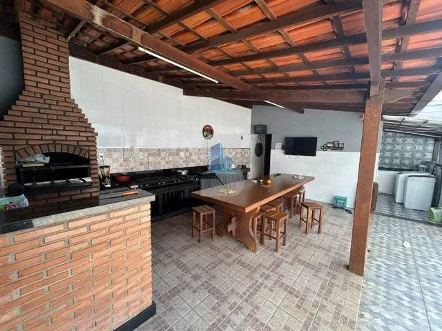 Imagem 15: Locação de Casa de Luxo em Contagem-Mg, Bairro Eldorado: 4 Quartos, 3 Banheiros, 2 Vagas de Garagem, 238M² de Área!