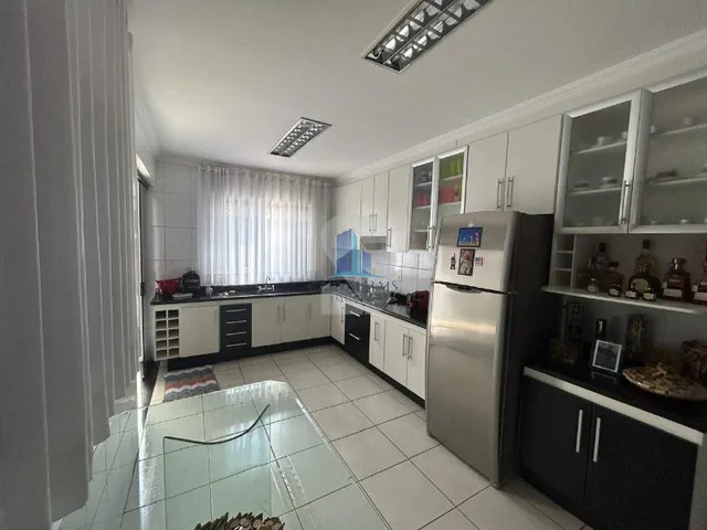 Imagem 8: Locação de Casa de Luxo em Contagem-Mg, Bairro Eldorado: 4 Quartos, 3 Banheiros, 2 Vagas de Garagem, 238M² de Área!