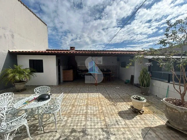 Imagem 2: Locação de Casa de Luxo em Contagem-Mg, Bairro Eldorado: 4 Quartos, 3 Banheiros, 2 Vagas de Garagem, 238M² de Área!