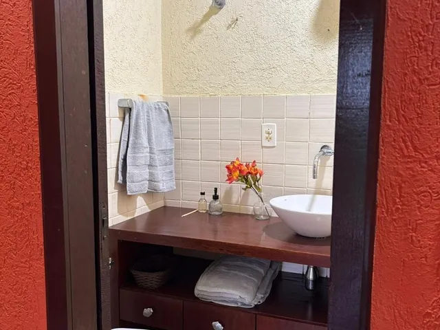 Imagem 5: Casa Exclusiva Inspirada em Bali À Beira da Lagoa 3 Suítes, Hidromassagem e Chalé Mobiliado