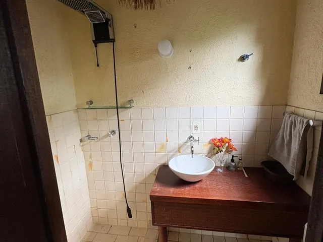 Imagem 7: Casa Exclusiva Inspirada em Bali À Beira da Lagoa 3 Suítes, Hidromassagem e Chalé Mobiliado
