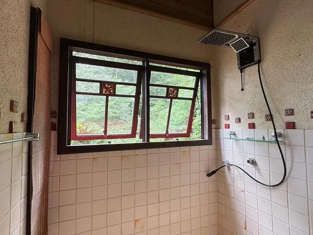 Imagem 11: Casa Exclusiva Inspirada em Bali À Beira da Lagoa 3 Suítes, Hidromassagem e Chalé Mobiliado