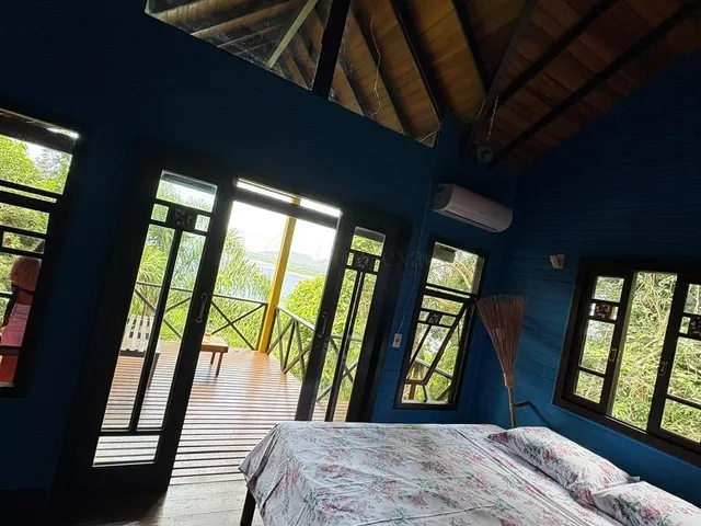 Imagem 10: Casa Exclusiva Inspirada em Bali À Beira da Lagoa 3 Suítes, Hidromassagem e Chalé Mobiliado