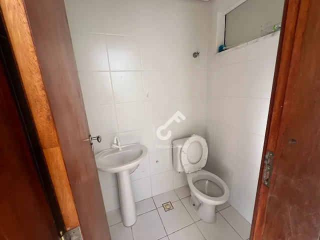Imagem 12: ESTRADA DO COCO, Abrantes. Duplex composto de 4 quartos sendo 1 suíte superior e 1