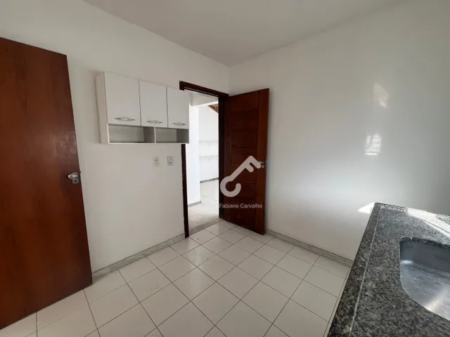 Imagem 10: ESTRADA DO COCO, Abrantes. Duplex composto de 4 quartos sendo 1 suíte superior e 1
