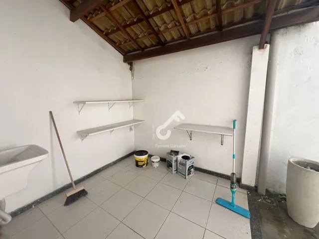 Imagem 11: ESTRADA DO COCO, Abrantes. Duplex composto de 4 quartos sendo 1 suíte superior e 1