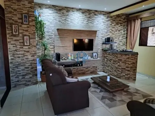 Imagem: A casa possui 2 Dormitórios, 2 Banheiros, 1 Vaga na