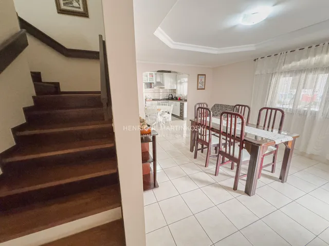 Imagem 5: Casa Sobrado de 1 pavimento de rua com 4 quartos, 344m2 construídos, 6 vagas, localizada