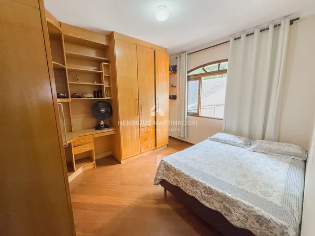 Imagem 15: Casa Sobrado de 1 pavimento de rua com 4 quartos, 344m2 construídos, 6 vagas, localizada