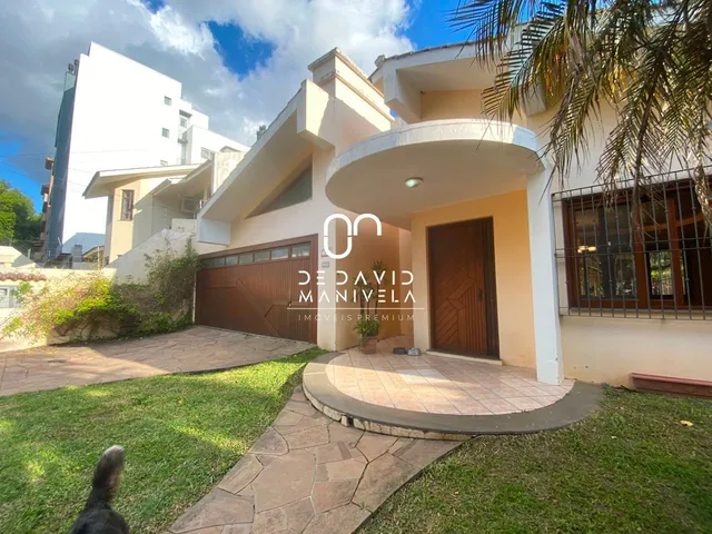Imagem: A casa possui 4 Dormitórios, 2 Suítes, 4 Banheiros, 2