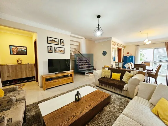 Imagem 2: Casa em Condomínio Exclusivo no Bom Retiro. 278M² . 4 Quartos. Ático com Lareira