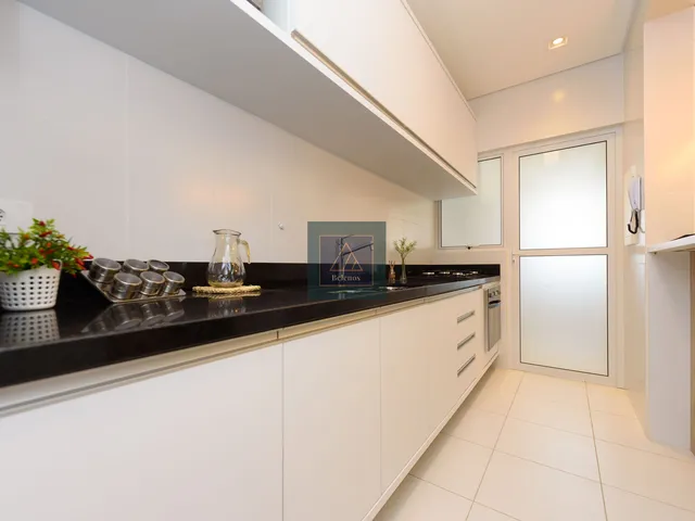 Imagem 3: Apartamento À Venda nas Mercês - 3 Quartos, Suíte e Sacada com Churrasqueira