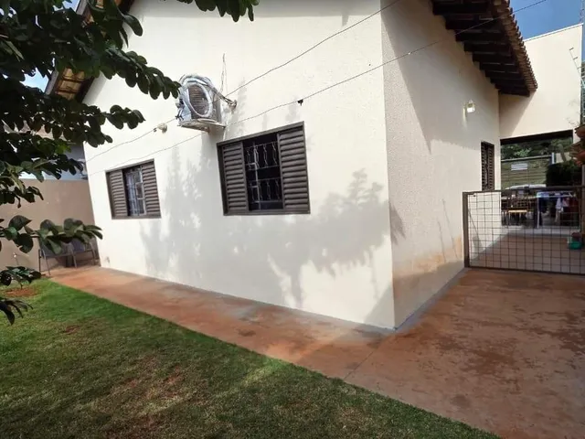 Imagem 2: Casa térrea com muito quintal