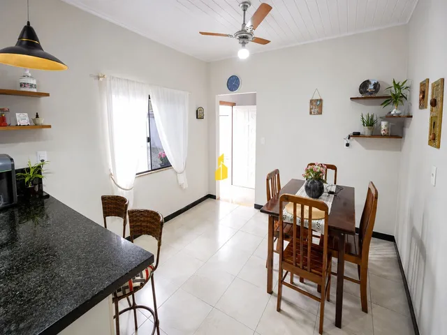 Imagem 2: Casa com Piscina e Edícula no Fundos