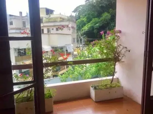 Imagem 2: Casa à Venda em Laranjeiras, RJ - 4 Dormitórios e 5 Banheiros