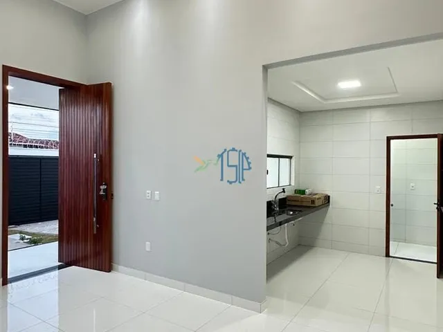 Imagem 2: Casa de Alto Padrão À Venda em Nova Esperança | 3 Quartos | Suíte com Closet