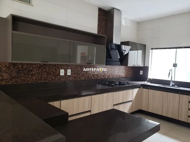 Imagem 1: Casa À Venda em Franca, Jardim Piratininga, com 4 Quartos, 217M²