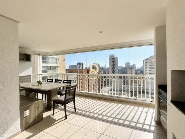 Imagem: O apartamento possui 4 Dormitórios, 1 Suíte, 3 Banheiros,