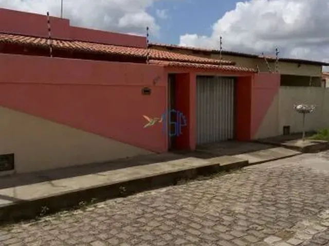 Imagem 11: Casa À Venda com 4 Quartos, 2 Suítes, Garagem para 3 Carros e Segurança Completa